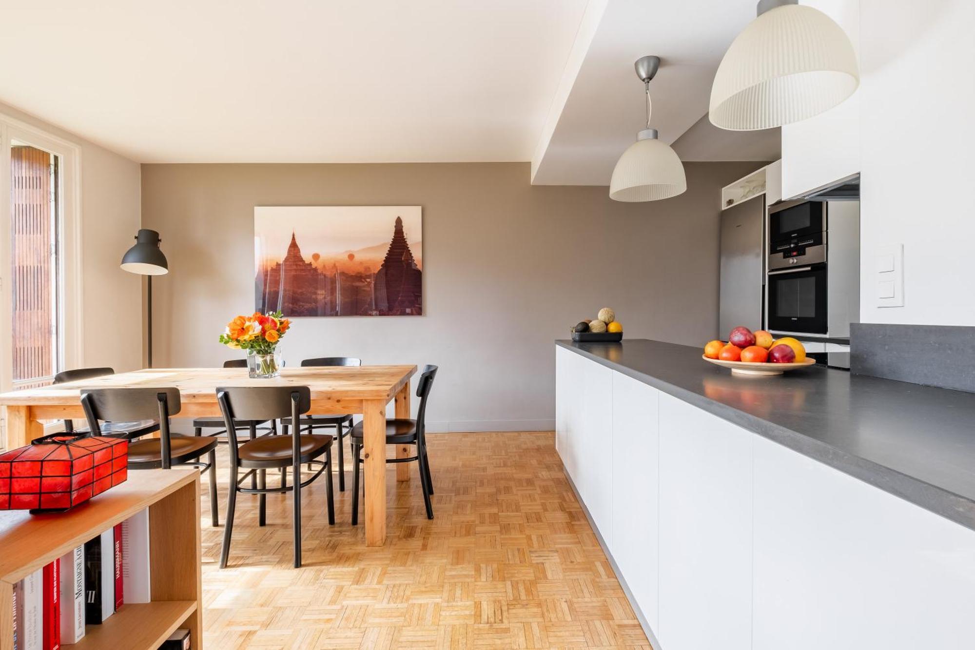 Veeve - Grand In Grey Apartment *