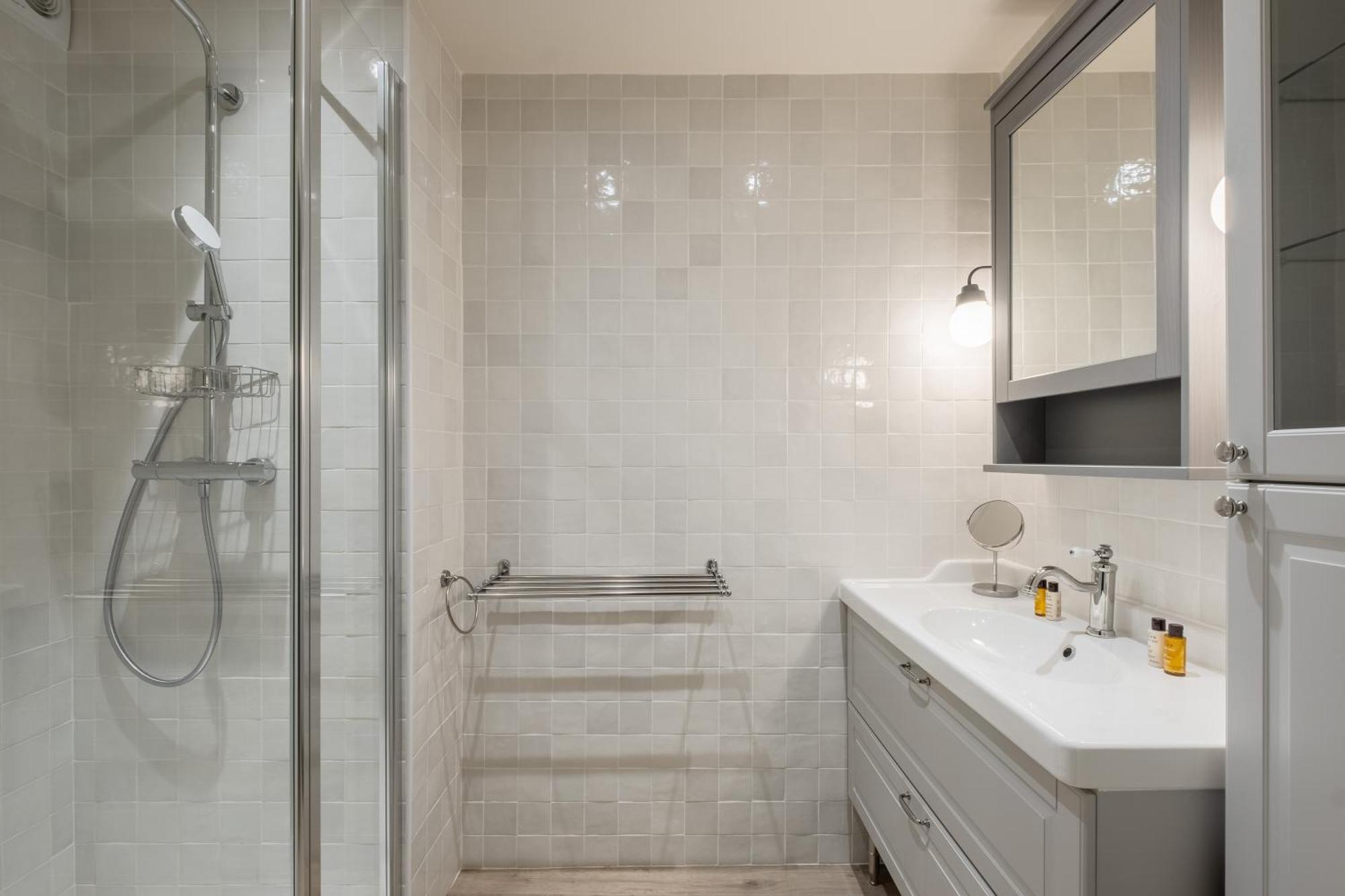 Veeve - Grand In Grey Apartment *
