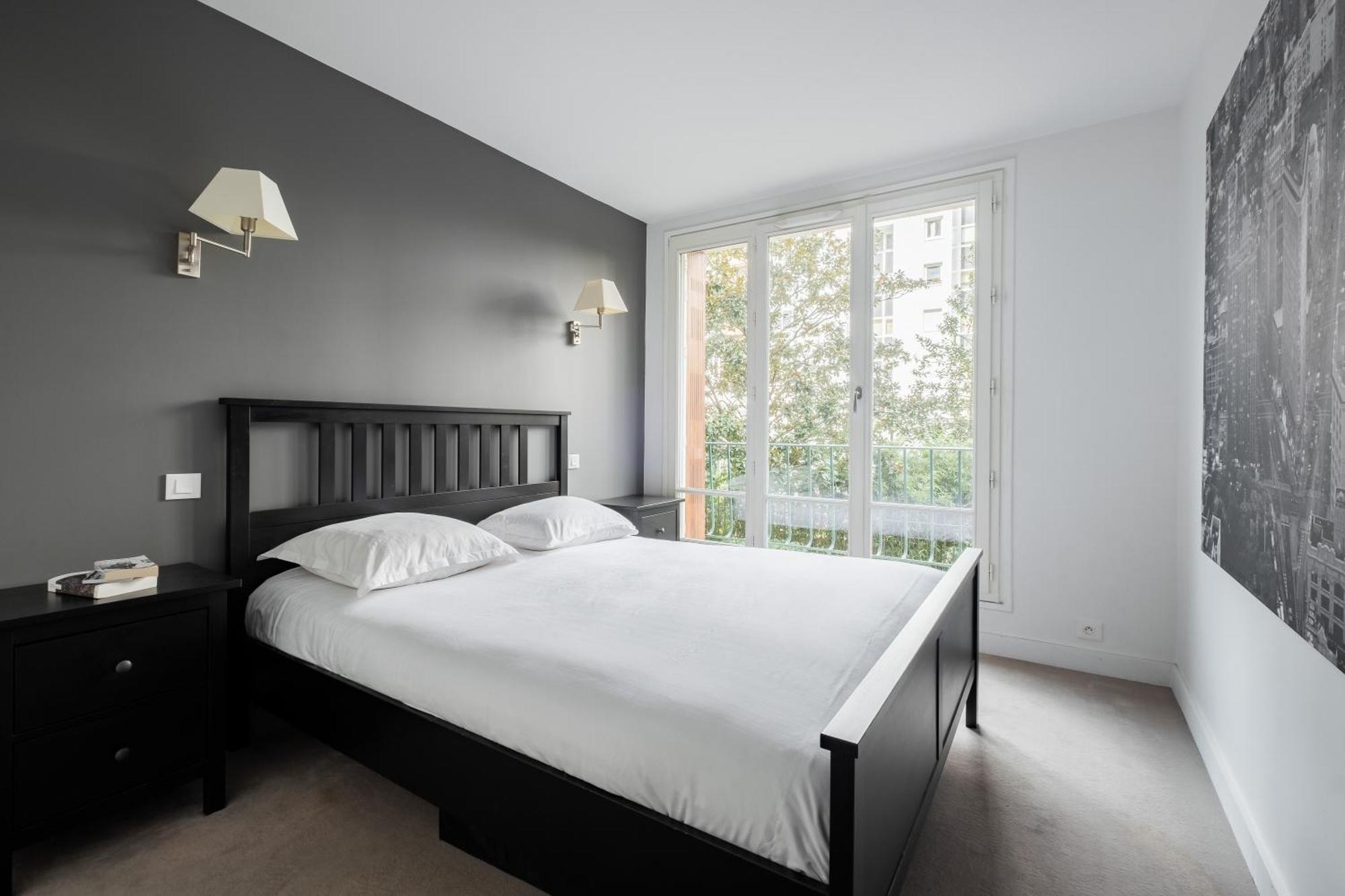 Veeve - Grand In Grey Paris