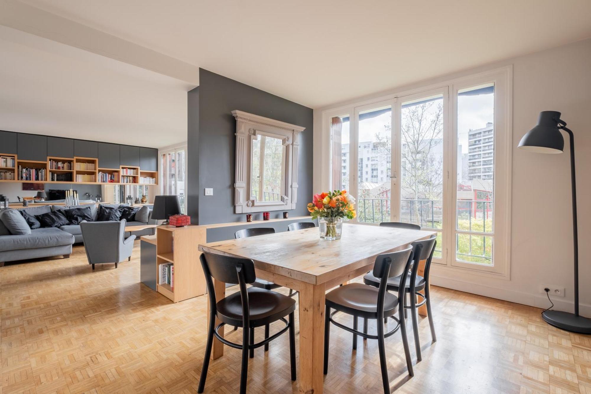 Veeve - Grand In Grey Apartment *